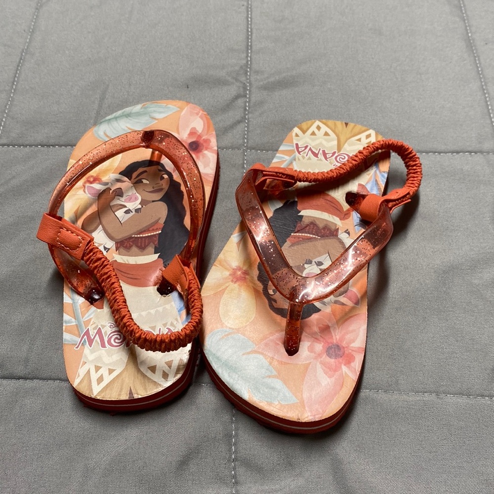 NWOT Moana Flip flop sandals. Sz 9-10